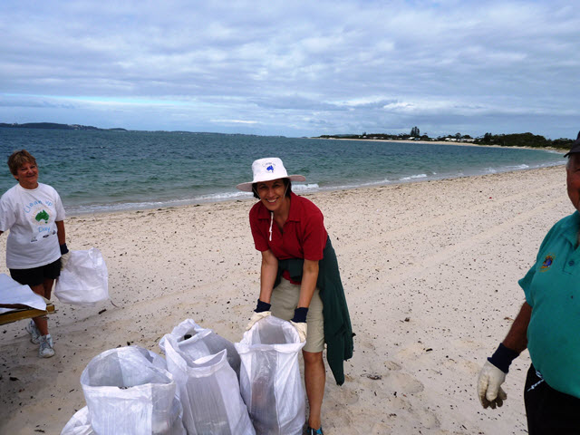 Clean Up Jimmys Beach 2011