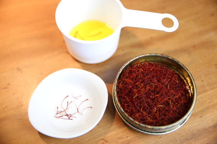 Saffron soaking 2